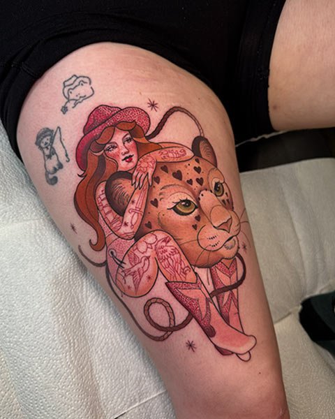 Elisa neotraditional pin-up tatuointi